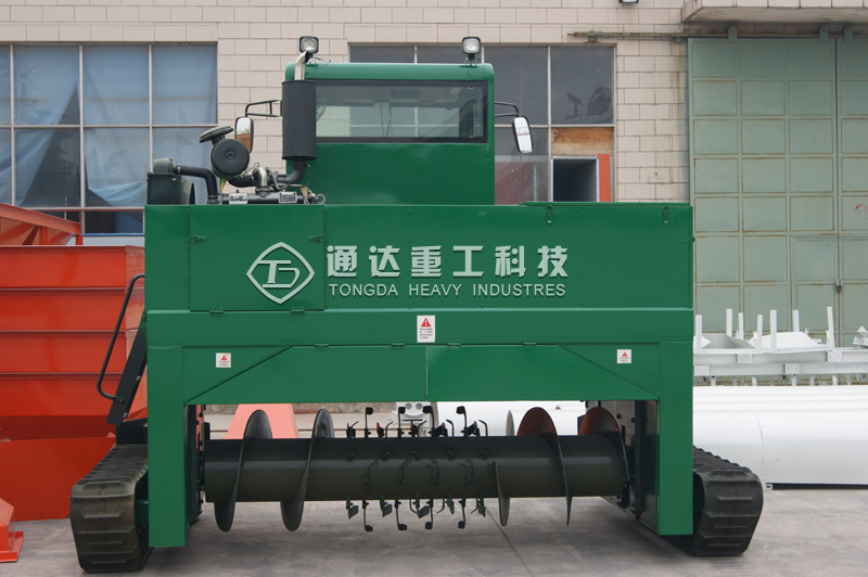 有機肥加工設備-履帶式翻拋機.jpg