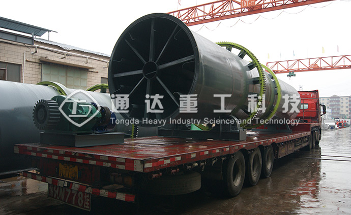 新疆年產十萬噸有機無機復混肥生產線裝車發貨