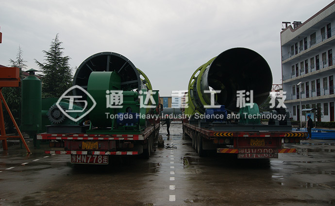 新疆年產十萬噸有機無機復混肥生產線裝車發貨