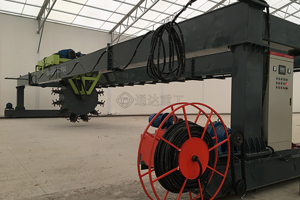 大葉輪有機肥液壓大跨度輪盤翻堆機